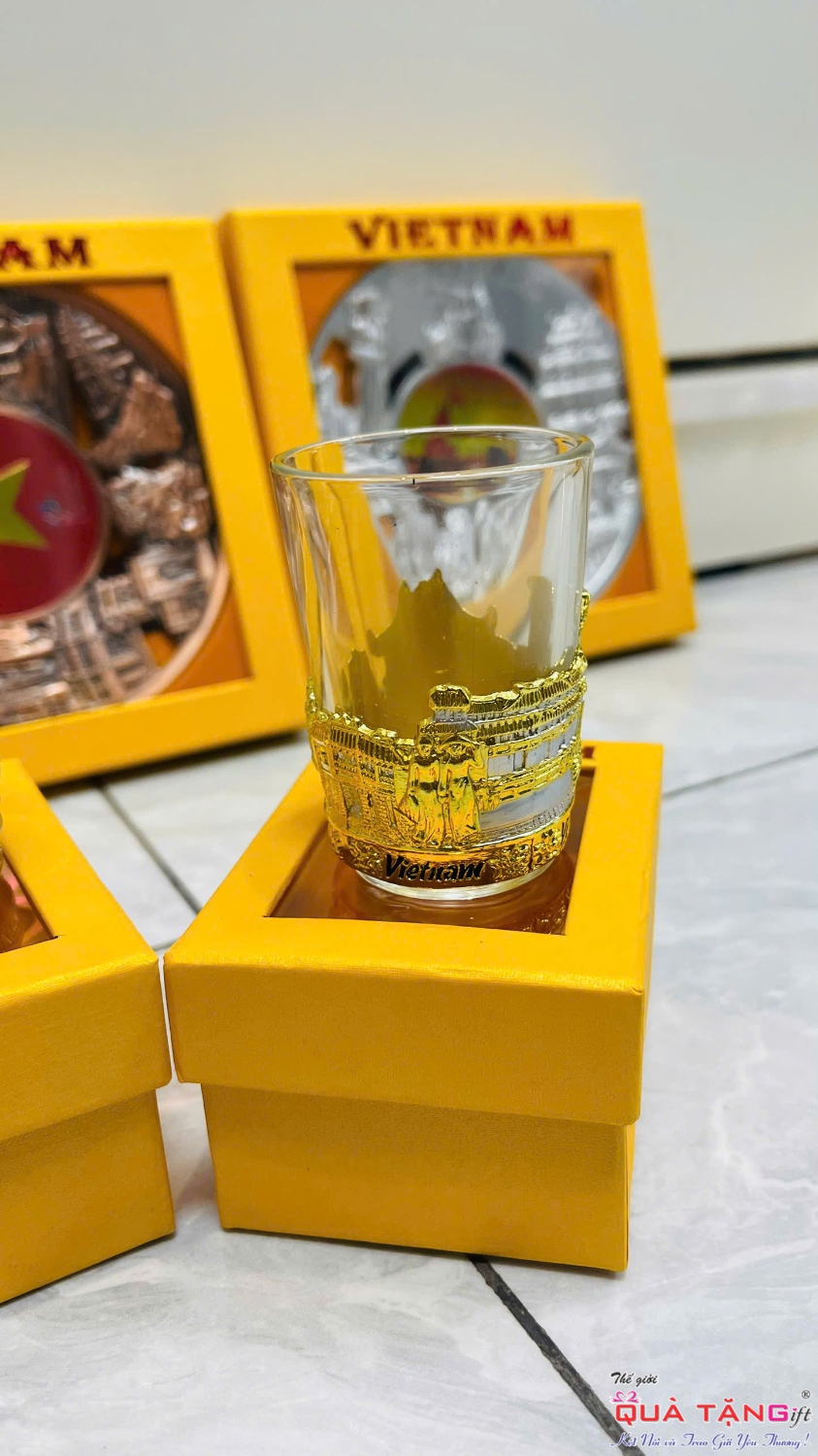 ly thủy tinh lưu niệm (6)