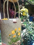 Túi xách cỏ bàng vẽ quai dài thuê hoa (25cm x 50 cm)