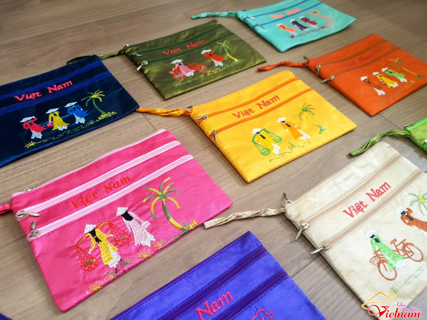 vi luu niem 3 ngan cam tay ao dai viet nam (1)