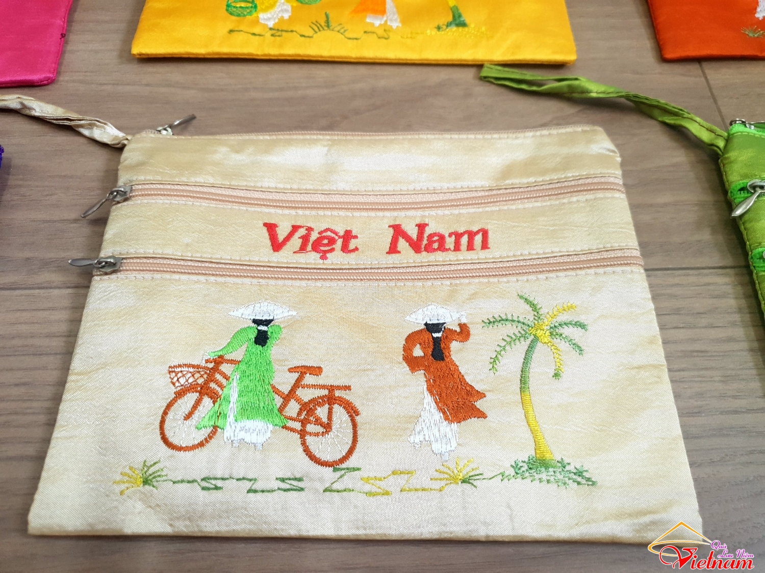 vi luu niem 3 ngan cam tay ao dai viet nam (3)