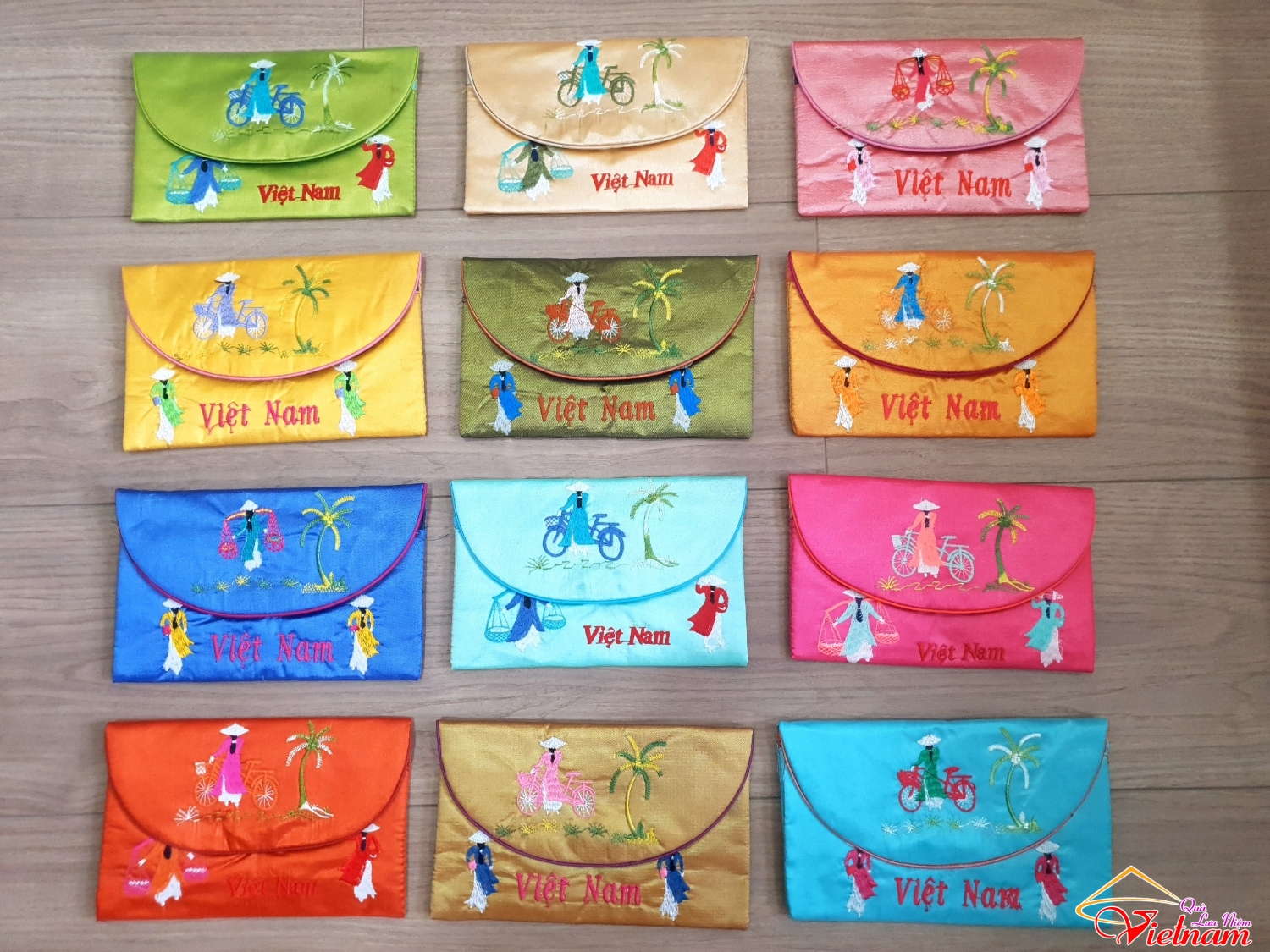 vi luu niem cam tay ao dai viet nam (1)