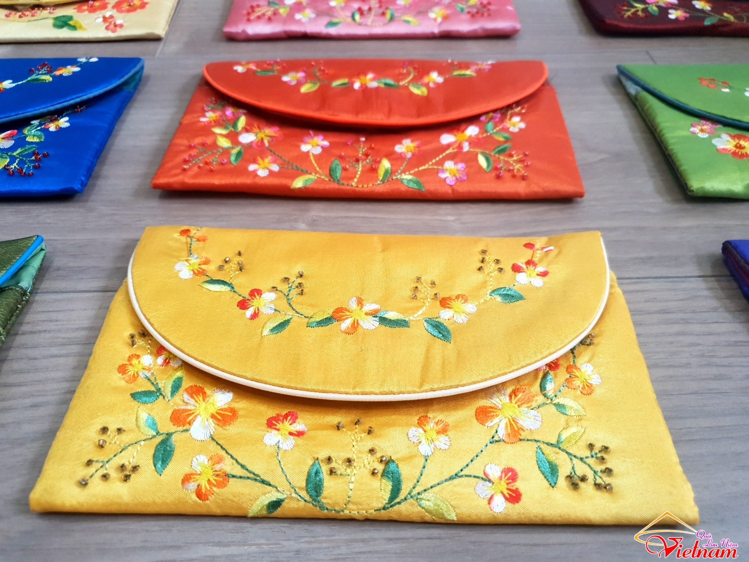 vi luu niem cam tay theu hoa (3)